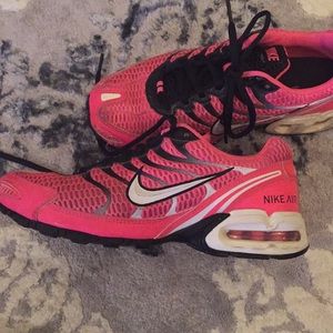 Nike Shoes - Women’s Nike tennis shoes Nike Shoes - Women’s Nike tennis shoes